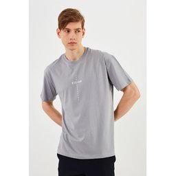تيشيرت رجالي Leo Oversize قطن 100% بياقة دائرية وطبعة صدر - رمادي Leo Men's Oversize T-Shirt 100% Cotton Crew Neck with Chest Print - Grey