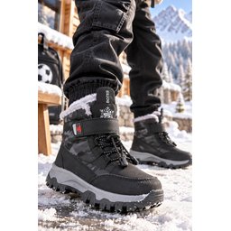 حذاء ثلج للأطفال Muggo TUNDY للجنسين مبطن بالفرو مع فيلكرو وأربطة - أسود Muggo TUNDY Unisex Kids' Fur-Lined Snow Boot with Hook-and-Loop and Laces - Black