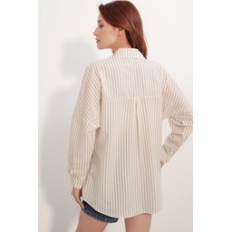 قميص نسائي مخطط كبير الحجم 20412 - بني Women's Oversize Striped Shirt 20412 - Brown