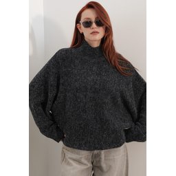 كنزة نسائية تريكو أوفرسايز بأكمام باتوينغ 15969 - أسود Women's Batwing Sleeve Oversize Knit Sweater 15969 - Black