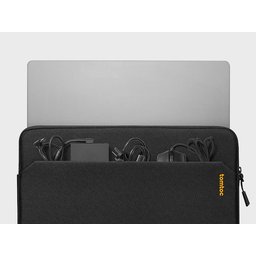 تومتوك – جراب لابتوب Light-A18 قياس 14 انج باللون الأسود Tomtoc Light-A18 Laptop Sleeve Black 14 inch (حقيبة لابتوب)
