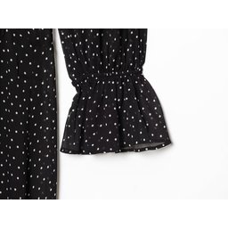 فستان ميدي أسود بنقشة البولكا دوت وأكمام مكشكشة Polka dot dress with puffed sleeves