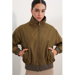 جاكيت بومبر نسائي مزدوج الجيوب 5239 - كاكي Women's Double Pocket Bomber Jacket 5239 - Khaki