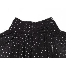 فستان ميدي أسود بنقشة البولكا دوت وأكمام مكشكشة Polka dot dress with puffed sleeves
