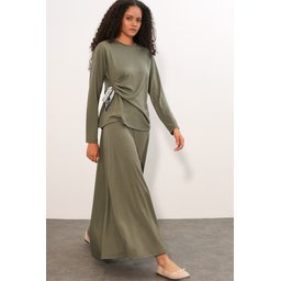 طقم بلوزة وتنورة نسائي مع وشاح 8077 - لون Çağla Women's Blouse and Skirt Set with Scarf 8077 - Çağla Color