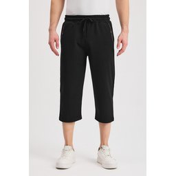 شورت برمودا رجالي أسود بجيوب جانبية، طول الركبة، خصر مطاطي قابل للتعديل Men's Black Bermuda Shorts with Side Pockets, Knee-Length, Adjustable Elastic Waist