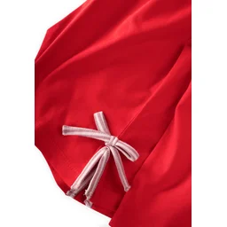 تيشيرت أحمر للأطفال بتفاصيل شق جانبي، مناسب لجميع الفصول (2-10 سنوات) Kids' Red Slit Detail Seasonal T-Shirt (2-10 Years)