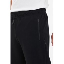 شورت برمودا رجالي أسود بجيوب وسحاب، طول الركبة، خصر مطاطي قابل للتعديل Men's Black Bermuda Shorts with Zipper Pockets, Knee-Length, Adjustable Elastic Waist