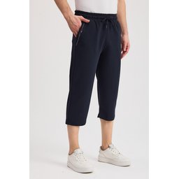 شورت برمودا رجالي كابري كحلي بجيوب جانبية، طول الركبة، خصر مطاطي قابل للتعديل Men's Navy Bermuda Capri Shorts with Side Pockets, Knee-Length, Adjustable Elastic Waist
