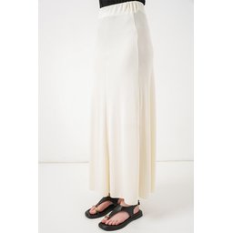 تنورة نسائية طويلة محبوكة 8073 - لون إيكرو Women's Knitted Long Skirt 8073 - Ecru