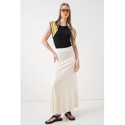 تنورة نسائية طويلة محبوكة 8073 - لون إيكرو Women's Knitted Long Skirt 8073 - Ecru