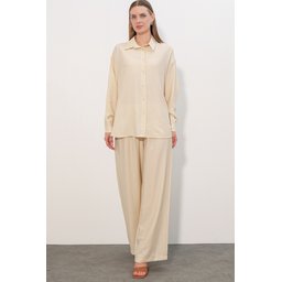 طقم نسائي قطعتين بنطلون وقميص بنسيج مميز 6710 - إيكرو Women's Textured Shirt and Pants Two-Piece Set 6710 - Ecru
