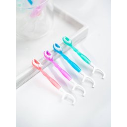 فرش أسنان توث زون الصغيرة 2 في 1 بنكهة النعناع مع معجون مدمج Tooth Zone Dental Care  Gentle Clean Mini Toothbrushes