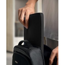 تومتوك – جراب لابتوب Light-A18 قياس 14 انج باللون الأسود Tomtoc Light-A18 Laptop Sleeve Black 14 inch (حقيبة لابتوب)
