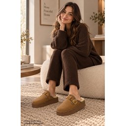 شبشب نسائي شتوي يومي Muggo MAYRA مبطن بالفرو مع إبزيم - توباكو Muggo MAYRA Women's Buckled Faux-Fur Lined Winter Daily Slipper - Taba
