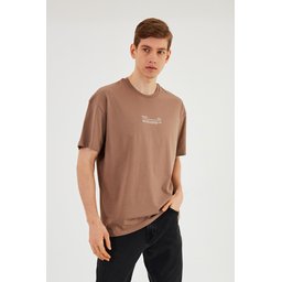 تيشيرت رجالي Leo بقصة واسعة 100% قطن بياقة دائرية وتفاصيل طباعة - لون فيزون Leo Men's Oversize T-Shirt 100% Cotton Crew Neck with Print Detail - Vizon