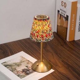 تيبل لامب بغطاء قماش مشجّر Table lamp with a patterned fabric shade