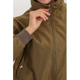 جاكيت بومبر نسائي مزدوج الجيوب 5239 - كاكي Women's Double Pocket Bomber Jacket 5239 - Khaki