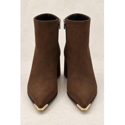 بوت نسائي MUGGO WESTRA بسحاب، مقدمة مدببة، كعب سميك، تفاصيل معدنية - بني سويدي Muggo WESTRA Women's Pointed Toe Ankle Boots with Metal Detail, Chunky Heel & Zipper - Brown Suede