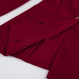 بدلة رسمية أنيقة بلون العنابي الكلاسيكي Suit