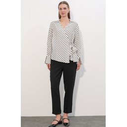 بلوزة نسائية بنقشة نقاط البولكا ملفوفة - 40036 - أبيض Women's Polka Dot Wrap Blouse 40036 - White