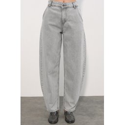 بنطلون جينز نسائي 6689 بخصر عالٍ وقصة باجي - رمادي 6689 Women's High-Waist Baggy Jeans - Grey