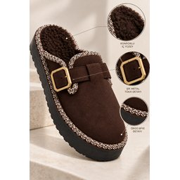 شبشب نسائي شتوي يومي Muggo MAYRA مبطن بالفرو مع إبزيم - بني Muggo MAYRA Women's Winter Daily Slipper with Buckle and Faux Fur Lining - Brown