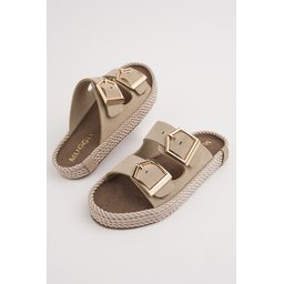 Muggo GOLDY حذاء نسائي مريح بكعب مسطح قابل للتعديل بإبزيم مزدوج - بيج Muggo GOLDY Women's Double Buckle Adjustable Comfortable Flat Sandals - Beige