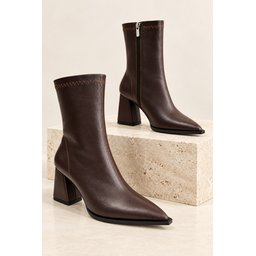 بوت نسائي Muggo VELORA بكعب سميك ومقدمة مدببة وسحاب - بني Muggo VELORA Women's Pointed Toe Chunky Heel Zipper Boots - Brown