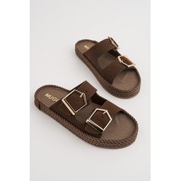 Muggo GOLDY - شبشب نسائي مريح بتصميم عصري ومشبكين قابلين للتعديل - بني Muggo GOLDY Women's Double Buckle Adjustable Comfort Sole Daily Slippers - Brown