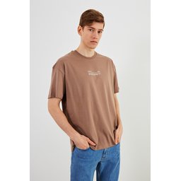 تيشيرت رجالي Leo بقصة واسعة 100% قطن بياقة دائرية وتفاصيل طباعة - لون فيزون Leo Men's Oversize T-Shirt 100% Cotton Crew Neck with Print Detail - Vizon
