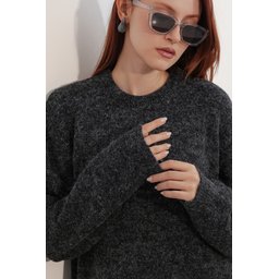 كنزة نسائية تريكو فضفاضة بتفاصيل تول 15968 - أسود Women's Oversize Knit Sweater with Tulle Detail 15968 - Black