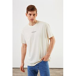 تيشيرت Leo رجالي أوفرسايز 100% قطن بياقة دائرية وتفاصيل طباعة - إكرو Leo Men's Oversize T-Shirt 100% Cotton Crew Neck with Print Detail - Ecru