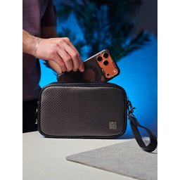 حقيبة يد ذكية بقفل بصمة الإصبع من WIWU Master Carbon لون أسود فاخر مقاوم للماء WIWU MASTER CARBON FINGERPRINT LOCK POUCH