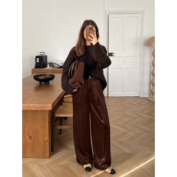 بنطال واسع الساق بخصر عالٍ وتصميم كلاسيكي Wide leg pant