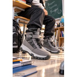 حذاء ثلج للأطفال Muggo TUNDY للجنسين مبطن بالفرو مع فيلكرو وأربطة - رمادي Muggo TUNDY Unisex Kids' Fur-Lined Snow Boot with Hook-and-Loop and Laces - Grey