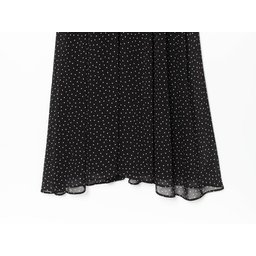 فستان ميدي أسود بنقشة البولكا دوت وأكمام مكشكشة Polka dot dress with puffed sleeves