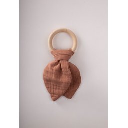 عضاضة أسنان من قماش الموسلين والخشب الطبيعي - بني فاتح Muslin Fabric and Natural Wood Teether - Light Brown