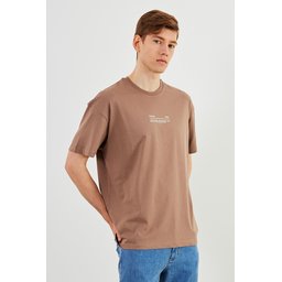 تيشيرت رجالي Leo بقصة واسعة 100% قطن بياقة دائرية وتفاصيل طباعة - لون فيزون Leo Men's Oversize T-Shirt 100% Cotton Crew Neck with Print Detail - Vizon