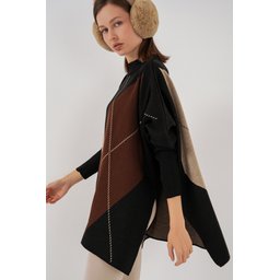 كنزة بونشو تريكو واسعة 15783 بفتحات جانبية - أسود 15783 Oversize Slit Poncho Knit Sweater - Black