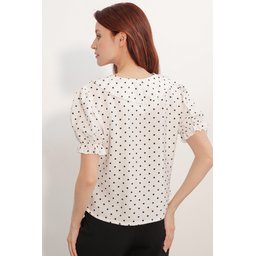 بلوزة نسائية بأكمام قصيرة وأزرار 40029 - أبيض Women's Short Sleeve Buttoned Blouse 40029 - White