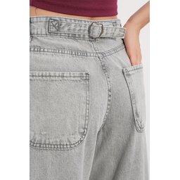 بنطلون جينز نسائي 6689 بخصر عالٍ وقصة باجي - رمادي 6689 Women's High-Waist Baggy Jeans - Grey