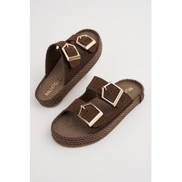 Muggo GOLDY - شبشب نسائي مريح بتصميم عصري ومشبكين قابلين للتعديل - بني Muggo GOLDY Women's Double Buckle Adjustable Comfort Sole Daily Slippers - Brown