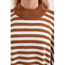 15783 بونشو تريكو واسع بفتحات جانبية - لون حليبي 15783 Oversize Slit Poncho Knit Sweater - Milky Coffee
