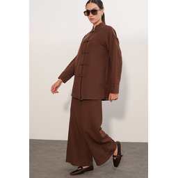 طقم نسائي قطعتين قميص وبنطلون كتان واسع 30126 - بني Women's Oversize Linen Shirt and Pants Two-Piece Set 30126 - Brown