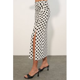 تنورة نسائية منقطة بشق 8082 - أبيض Women's Polka Dot Slit Skirt 8082 - White