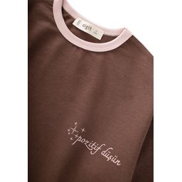 تيشيرت أطفال بأكمام طويلة وقصة واسعة، موسمي، بني - 2-8 سنوات Kids' Loose Fit Long Sleeve Seasonal T-Shirt, Brown - Ages 2-8