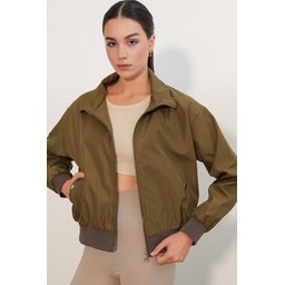 جاكيت بومبر نسائي مزدوج الجيوب 5239 - كاكي Women's Double Pocket Bomber Jacket 5239 - Khaki