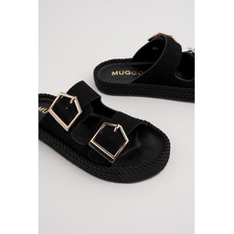 Muggo GOLDY حذاء نسائي مريح بكعب مسطح قابل للتعديل بإبزيم مزدوج - أسود Muggo GOLDY Women's Double Buckle Adjustable Comfortable Flat Sandals - Black