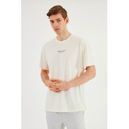 تيشيرت Leo رجالي أوفرسايز 100% قطن بياقة دائرية وتفاصيل طباعة - إكرو Leo Men's Oversize T-Shirt 100% Cotton Crew Neck with Print Detail - Ecru